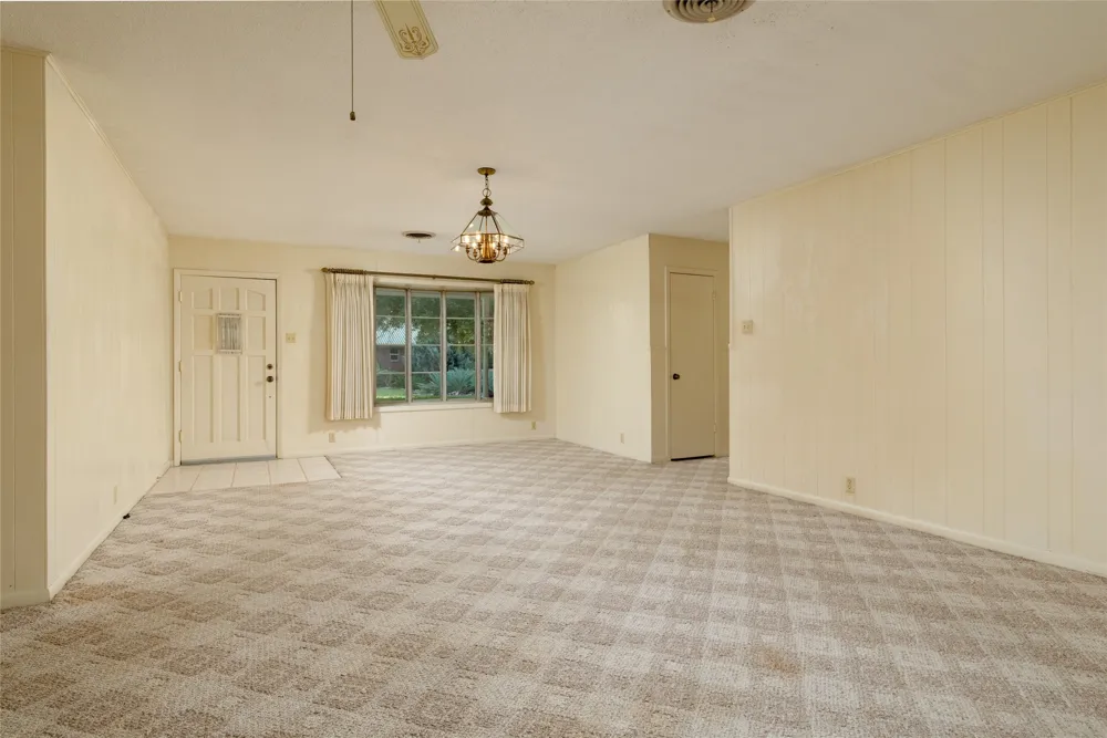 2002 Redbud Road Gainesville, TX 76240