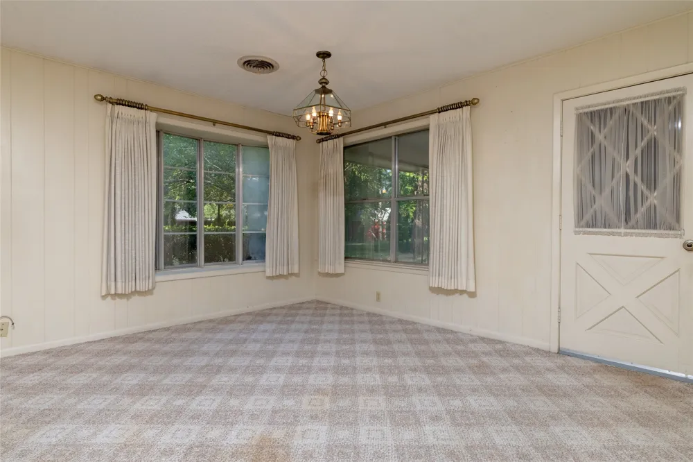 2002 Redbud Road Gainesville, TX 76240