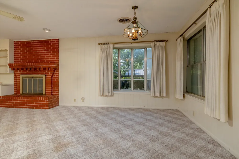 2002 Redbud Road Gainesville, TX 76240