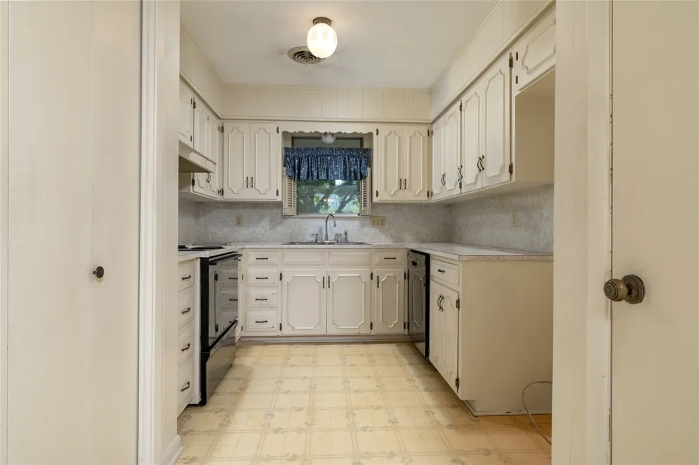 2002 Redbud Road Gainesville, TX 76240