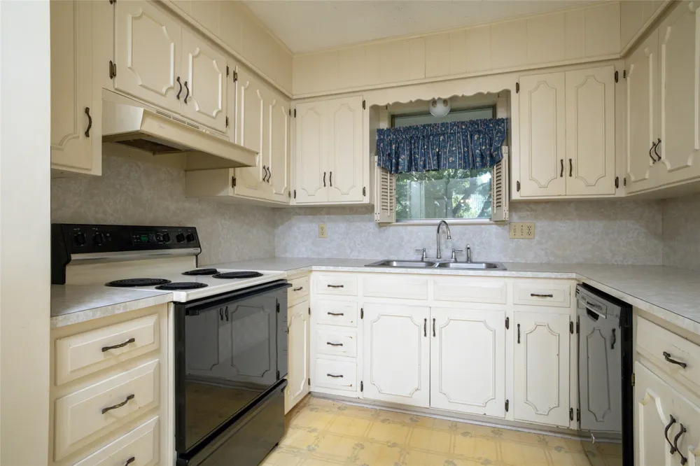 2002 Redbud Road Gainesville, TX 76240