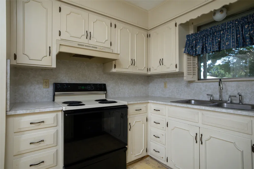 2002 Redbud Road Gainesville, TX 76240