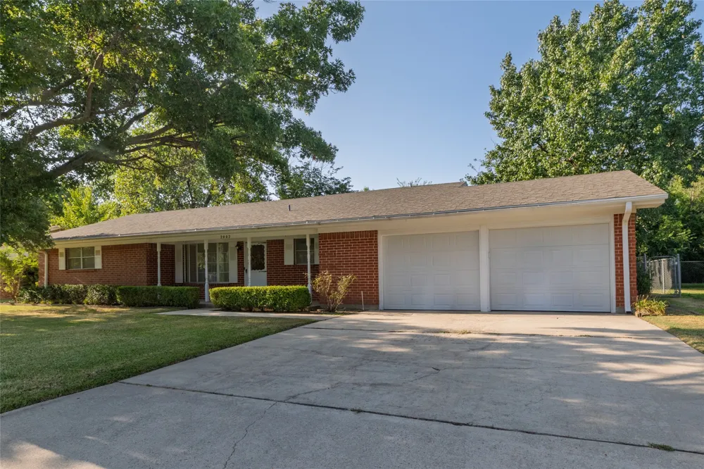 2002 Redbud Road Gainesville, TX 76240