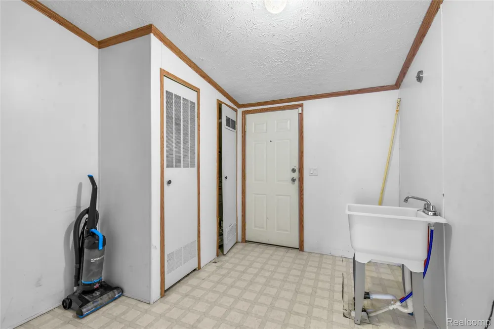 9327 GREENTREE DRIVE Berlin Charter Township, MI 48166