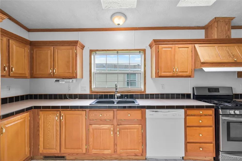 9327 GREENTREE DRIVE Berlin Charter Township, MI 48166