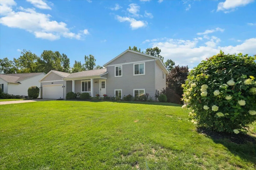 1338 Scott Creek Drive NE Belmont, MI 49306
