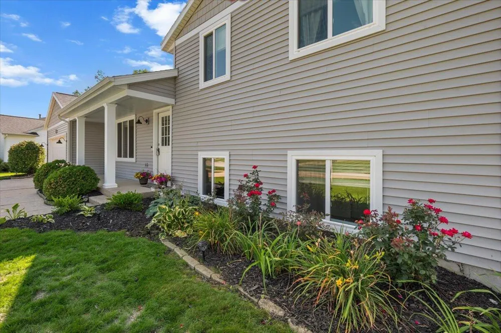 1338 Scott Creek Drive NE Belmont, MI 49306