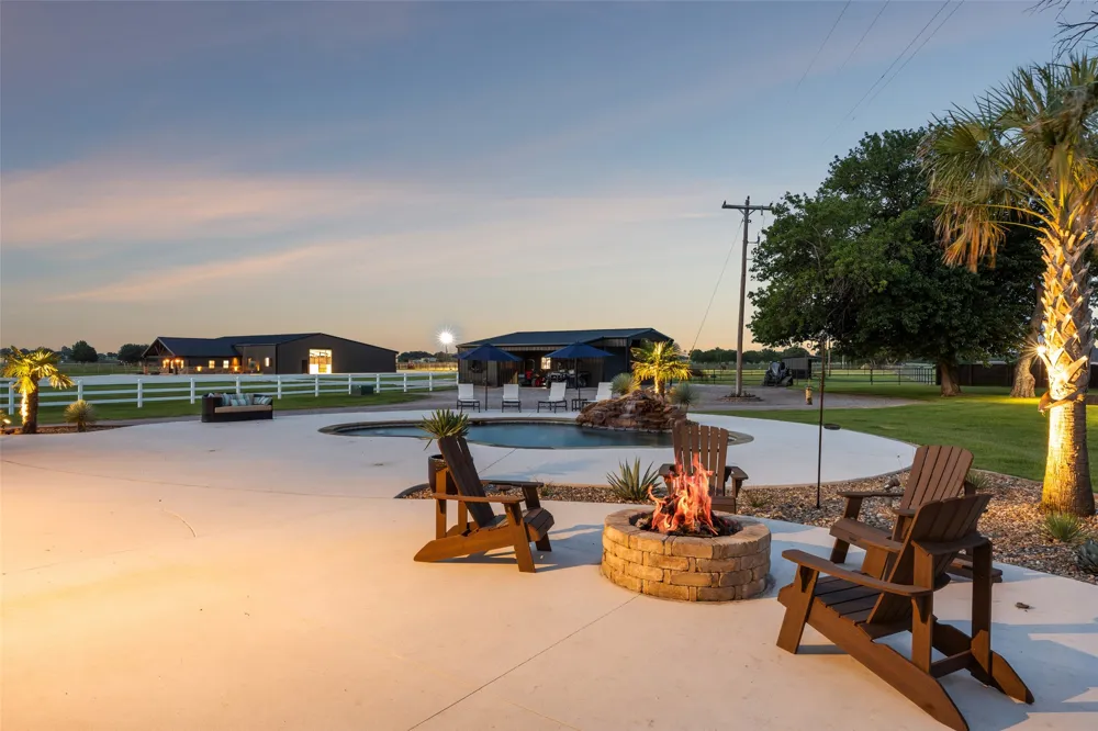 14714 US Highway 377 Whitesboro, TX 76273