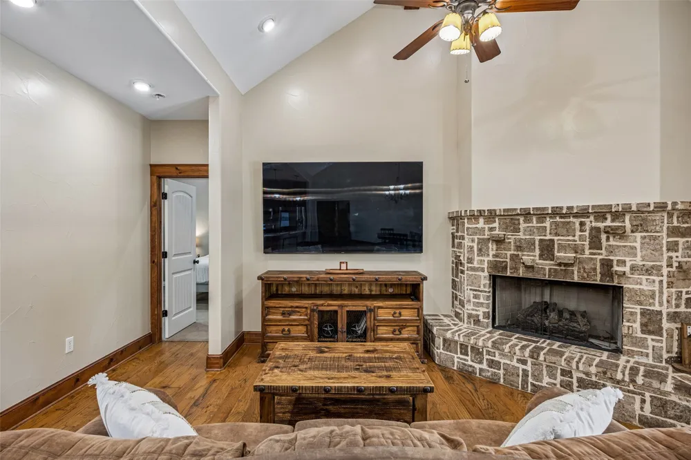 14714 US Highway 377 Whitesboro, TX 76273