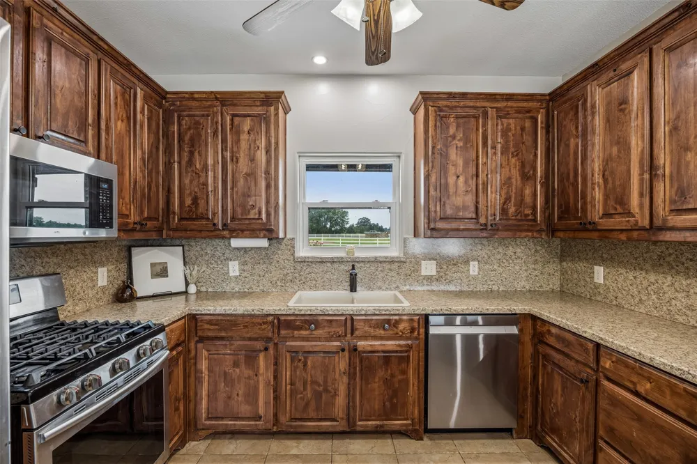 14714 US Highway 377 Whitesboro, TX 76273