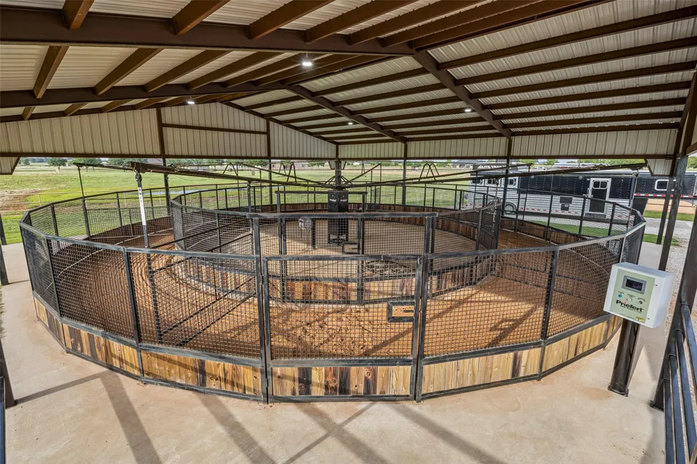 14714 US Highway 377 Whitesboro, TX 76273