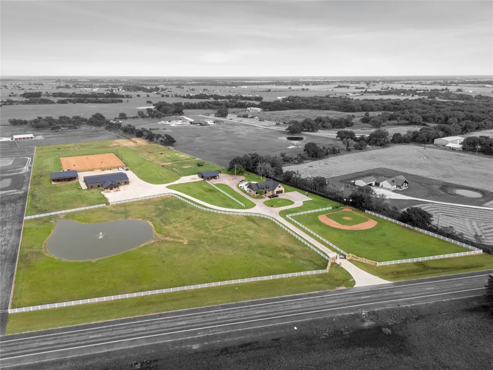 14714 US Highway 377 Whitesboro, TX 76273