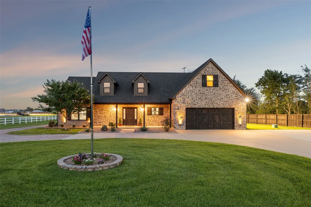 14714 US Highway 377 Whitesboro, TX 76273