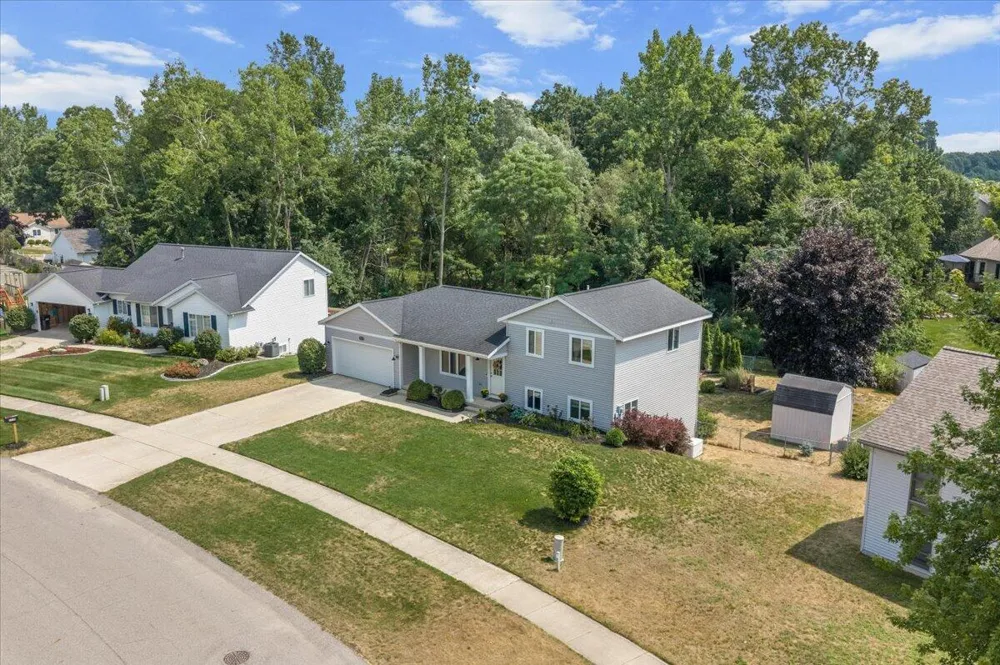 1338 Scott Creek Drive NE Plainfield Charter Township, MI 49306