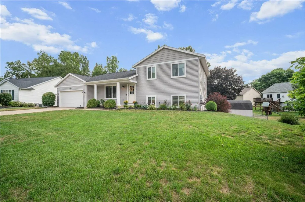 1338 Scott Creek Drive NE Plainfield Charter Township, MI 49306
