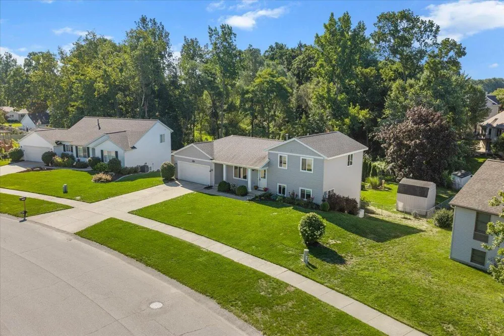 1338 Scott Creek Drive NE Plainfield Charter Township, MI 49306