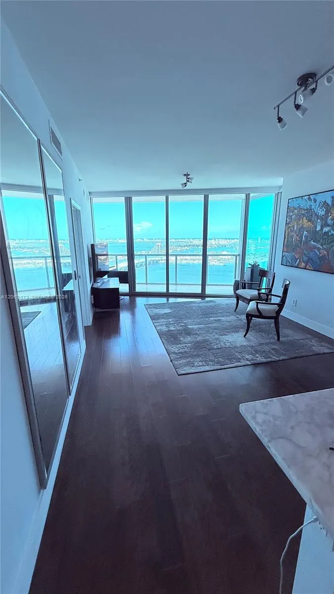 888 Biscayne Blvd #4009 Miami, FL 33132