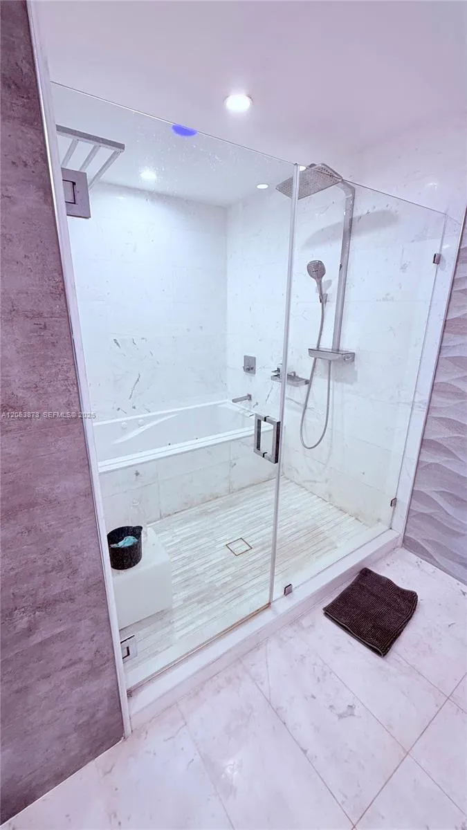 888 Biscayne Blvd #4009 Miami, FL 33132