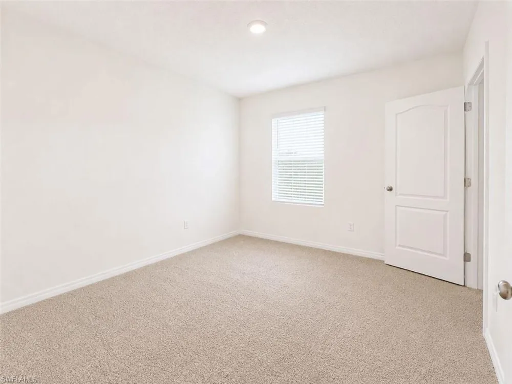 2736 DUMONT LANE Tavares, FL 32778