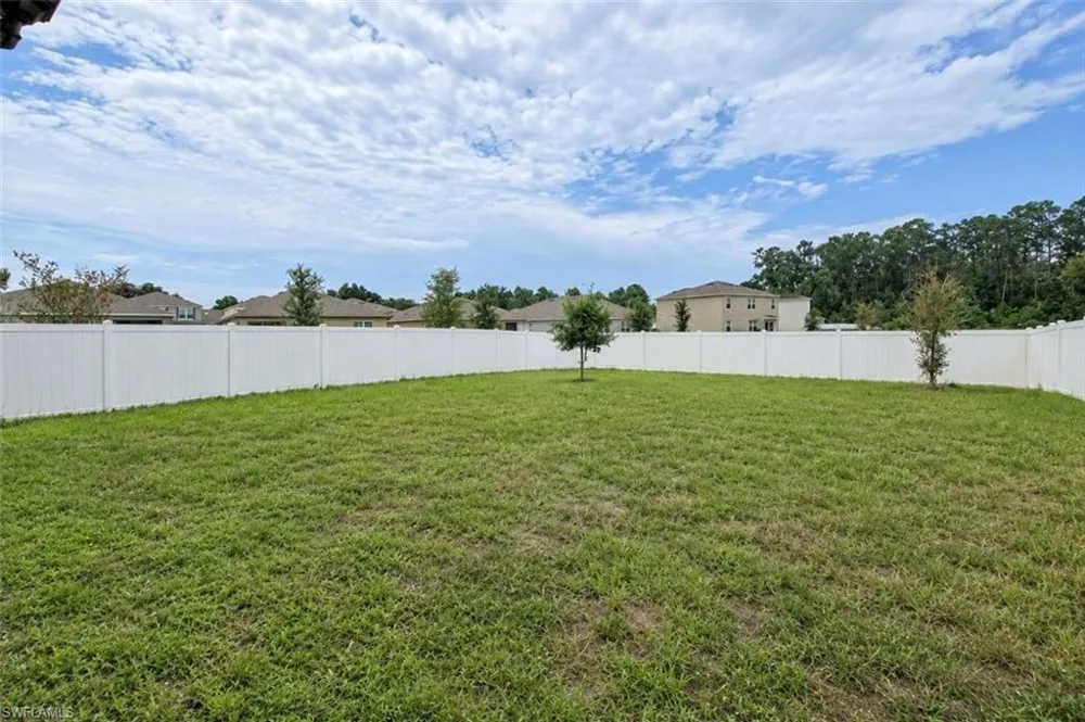 2736 DUMONT LANE Tavares, FL 32778