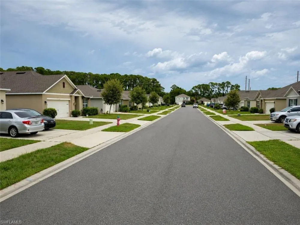 2736 DUMONT LANE Tavares, FL 32778