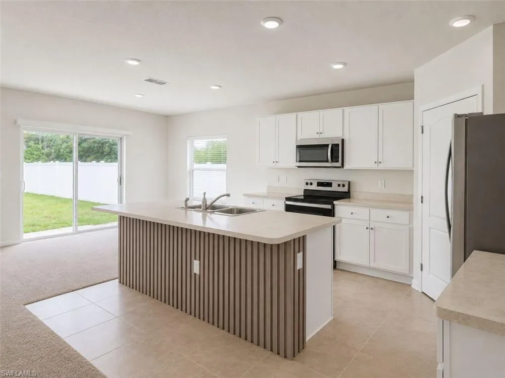 2736 DUMONT LANE Tavares, FL 32778