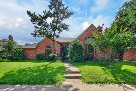 2105 Rolling Oak Lane