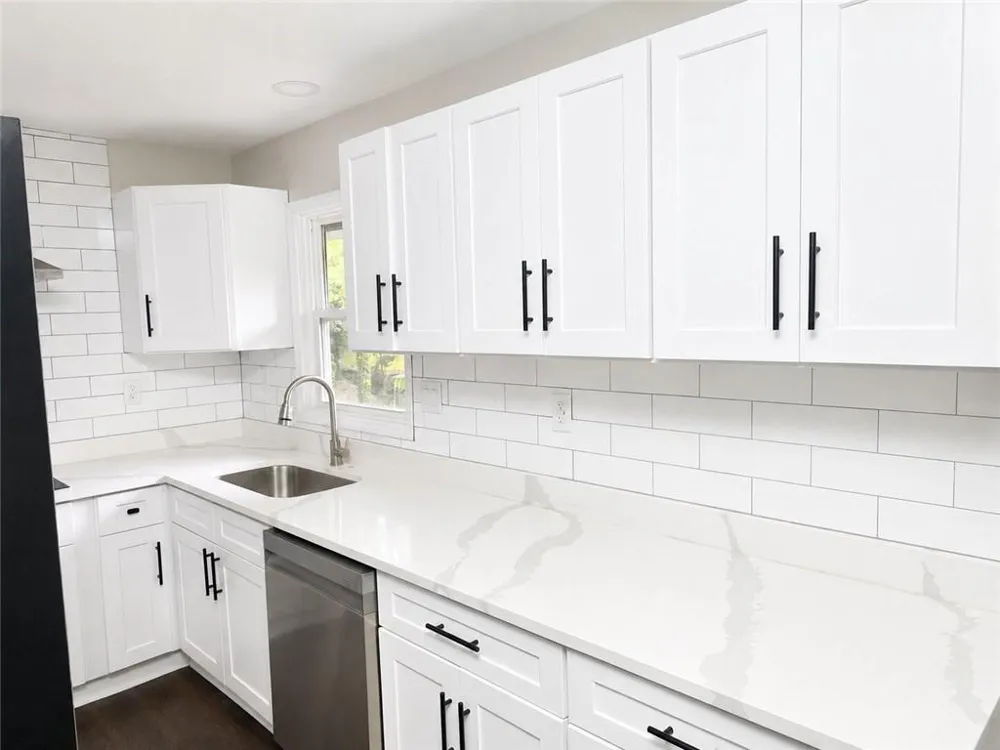 2851 Headland Drive East Point, GA 30344