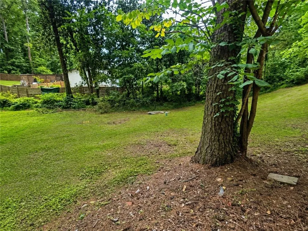 2851 Headland Drive East Point, GA 30344