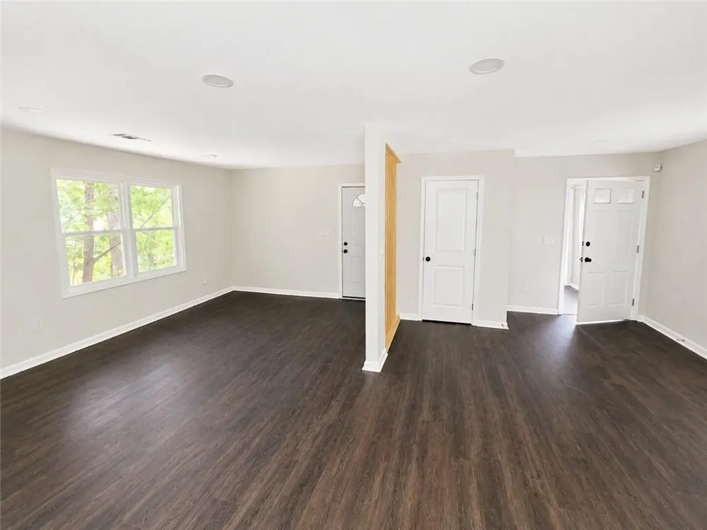 2851 Headland Drive East Point, GA 30344