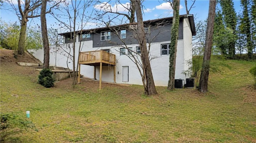 2851 Headland Drive East Point, GA 30344