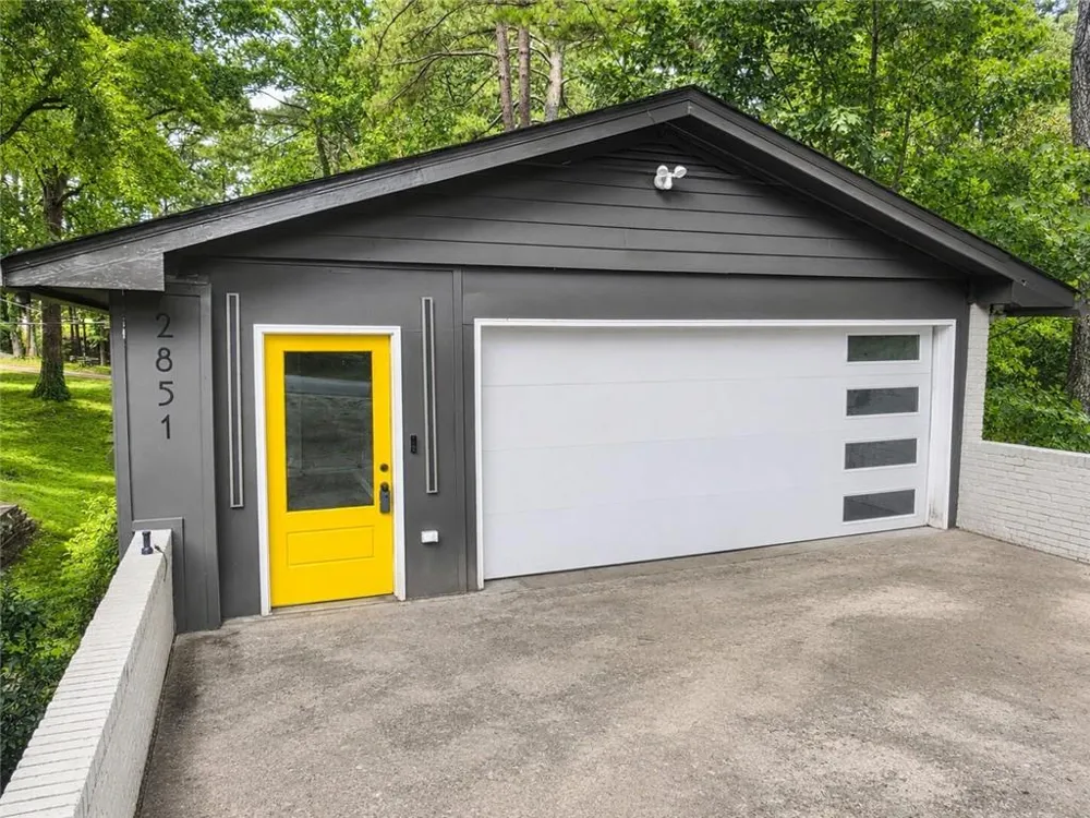 2851 Headland Drive East Point, GA 30344