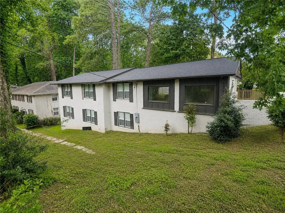 2851 Headland Drive East Point, GA 30344