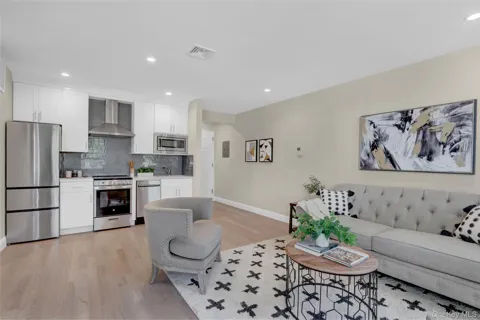 610 Jericho Turnpike #608