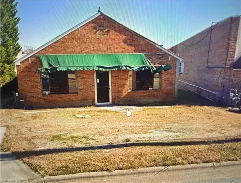 2206 Main Street