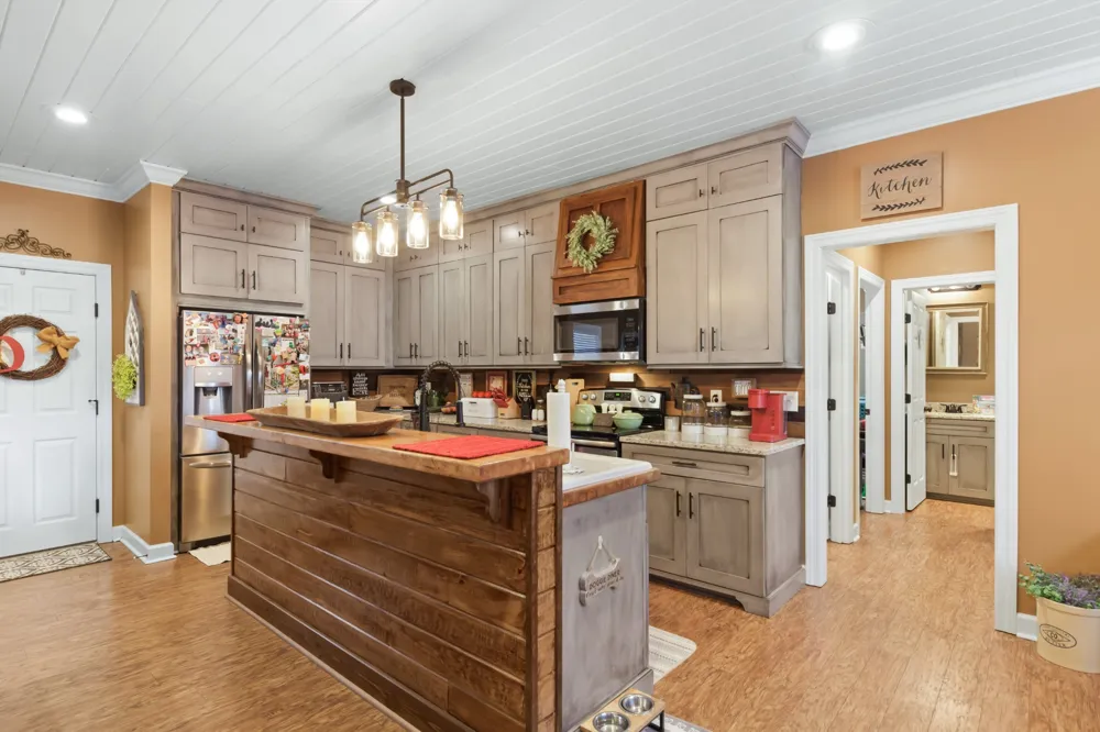 1953 Franklin Pike Lewisburg, TN 37091
