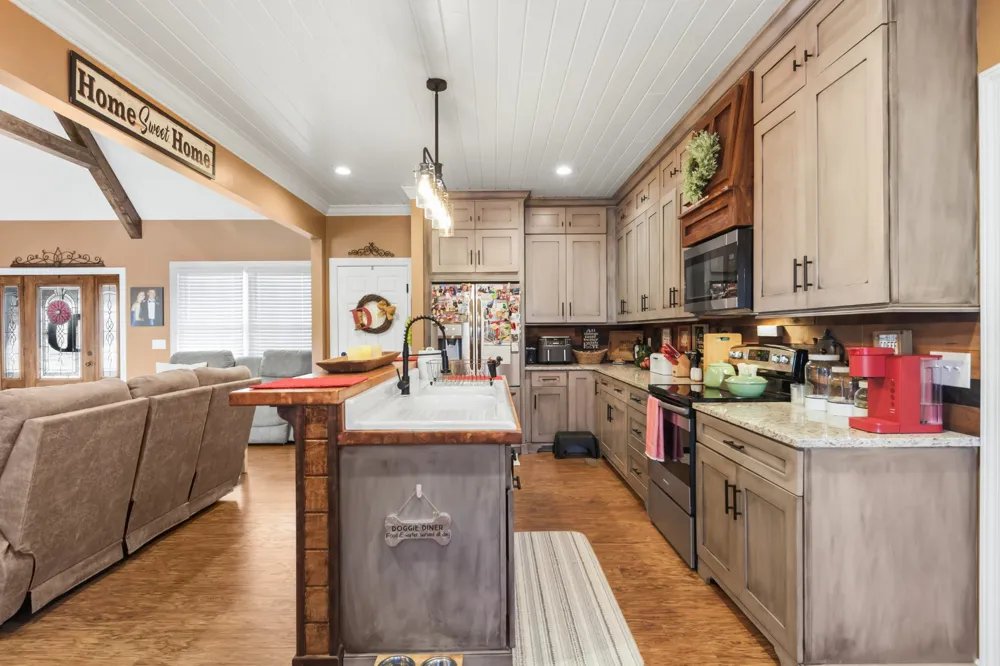 1953 Franklin Pike Lewisburg, TN 37091