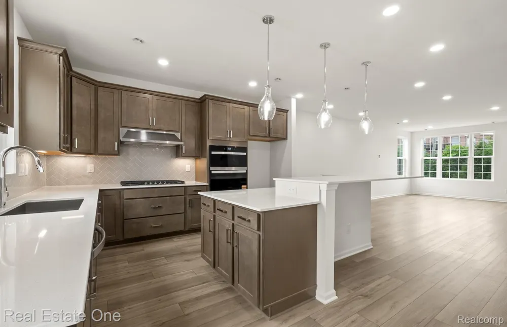 309 Sydney Court Plymouth City, MI 48170
