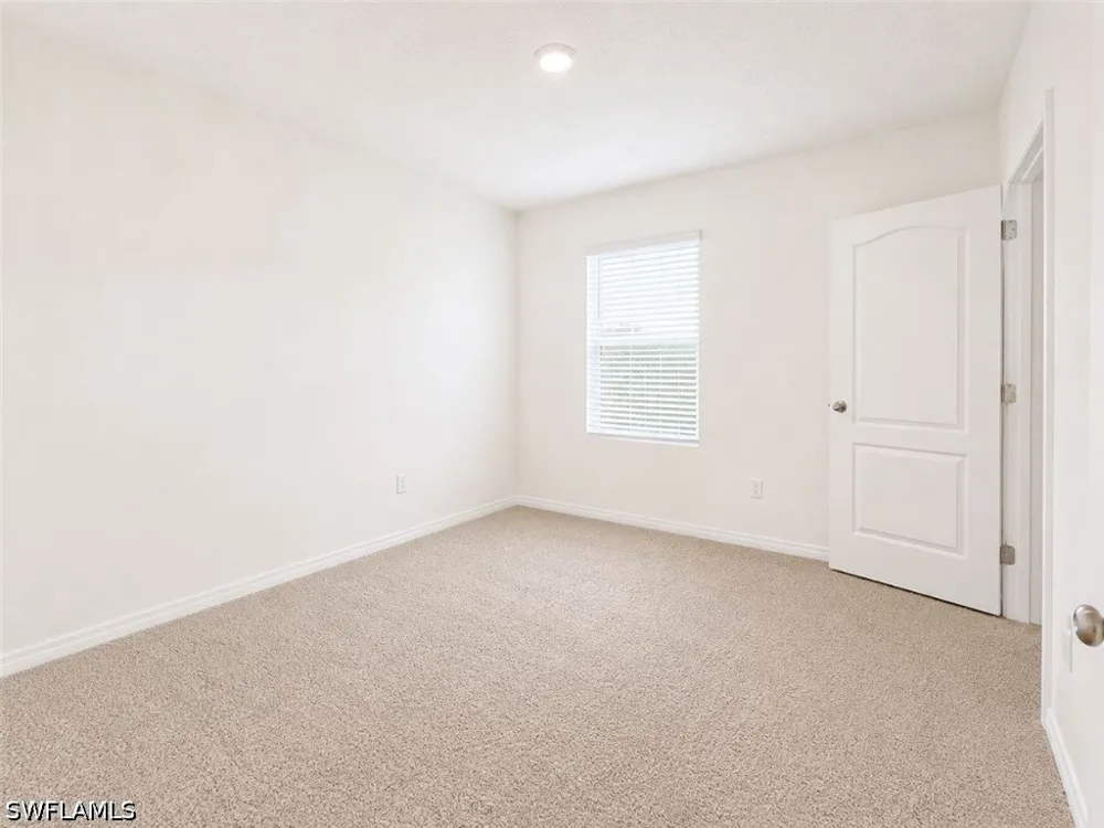 DUMONT LANE Tavares, FL 32778
