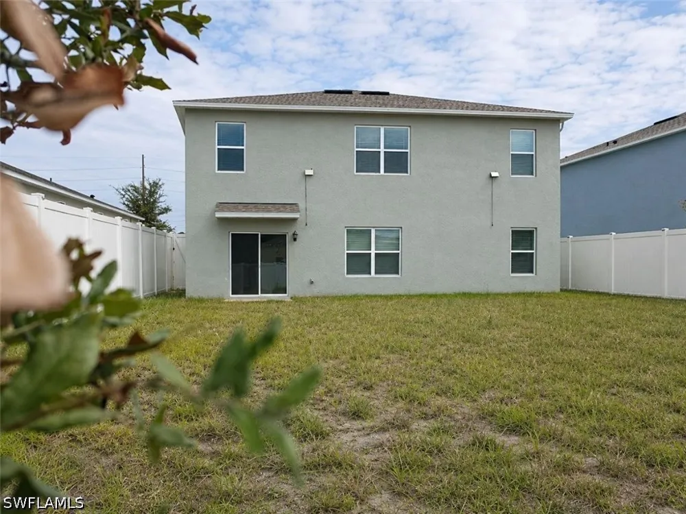 DUMONT LANE Tavares, FL 32778