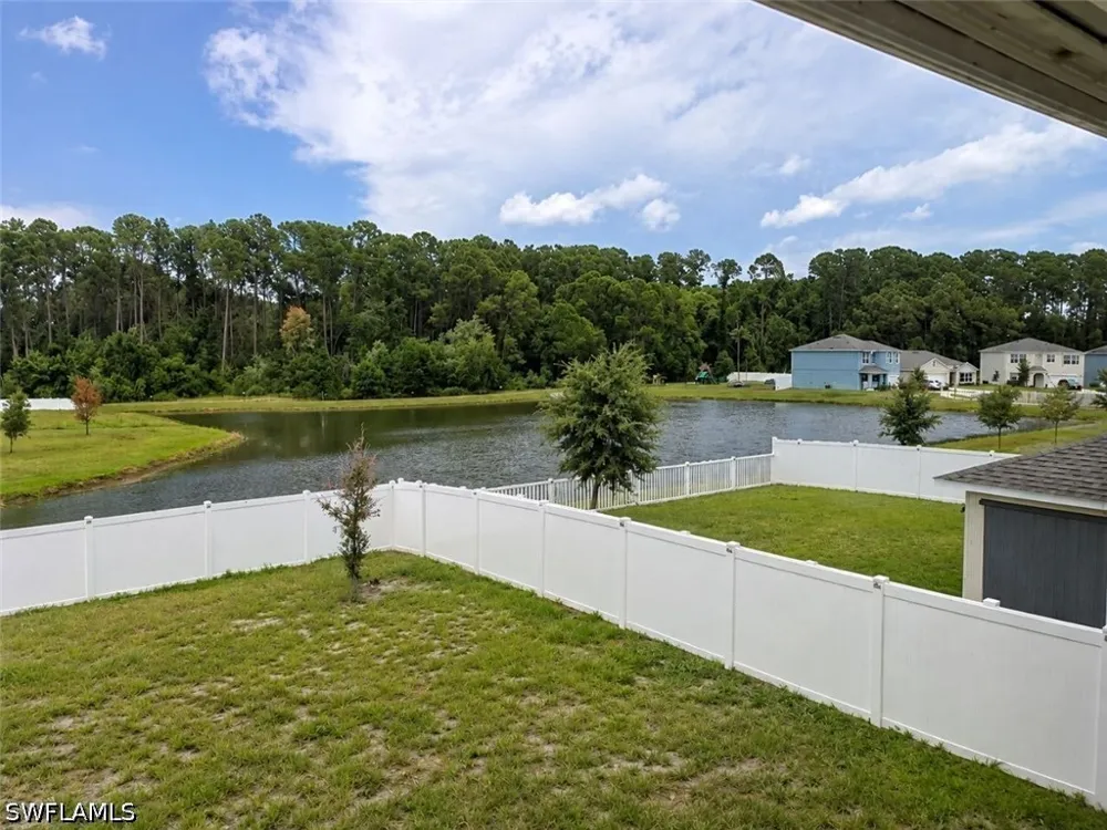DUMONT LANE Tavares, FL 32778