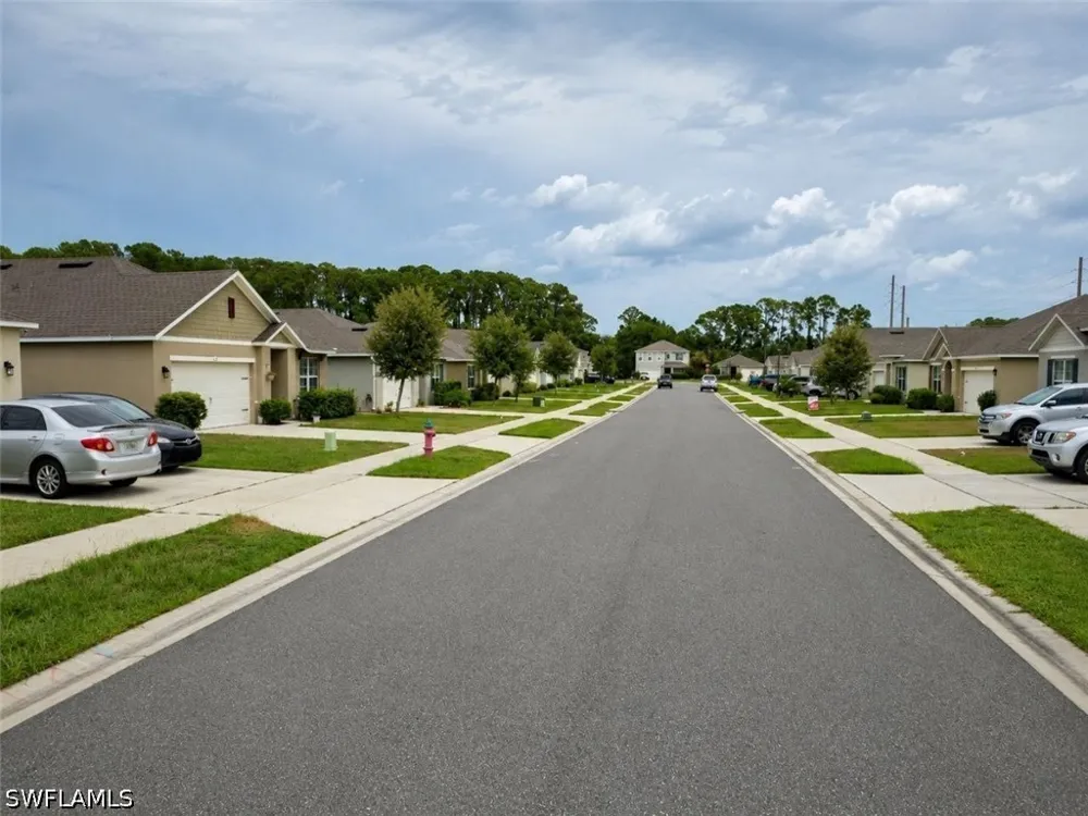 DUMONT LANE Tavares, FL 32778