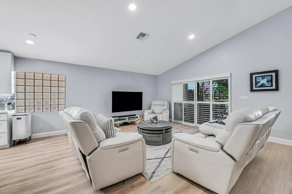8184 Florenza Drive Boynton Beach, FL 33472