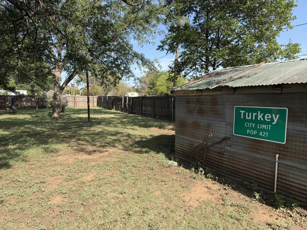 806 Childress Avenue Turkey, TX 79261