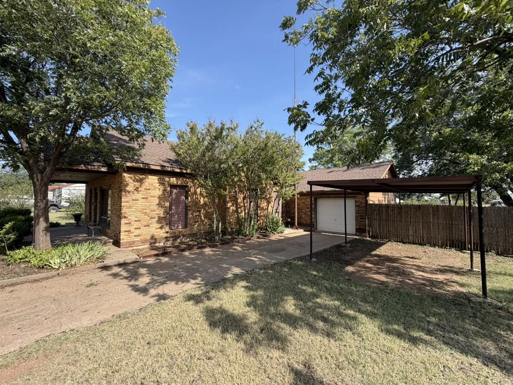 806 Childress Avenue Turkey, TX 79261