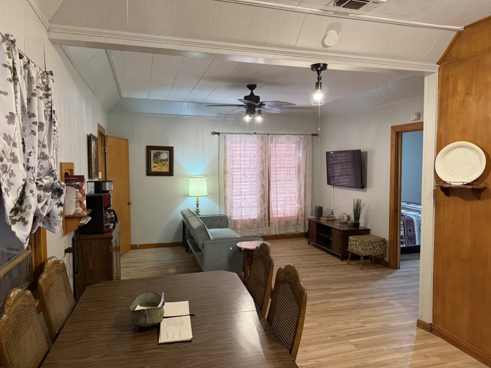 806 Childress Avenue Turkey, TX 79261