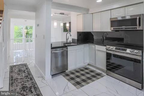 9 STILLWOOD CIRCLE
