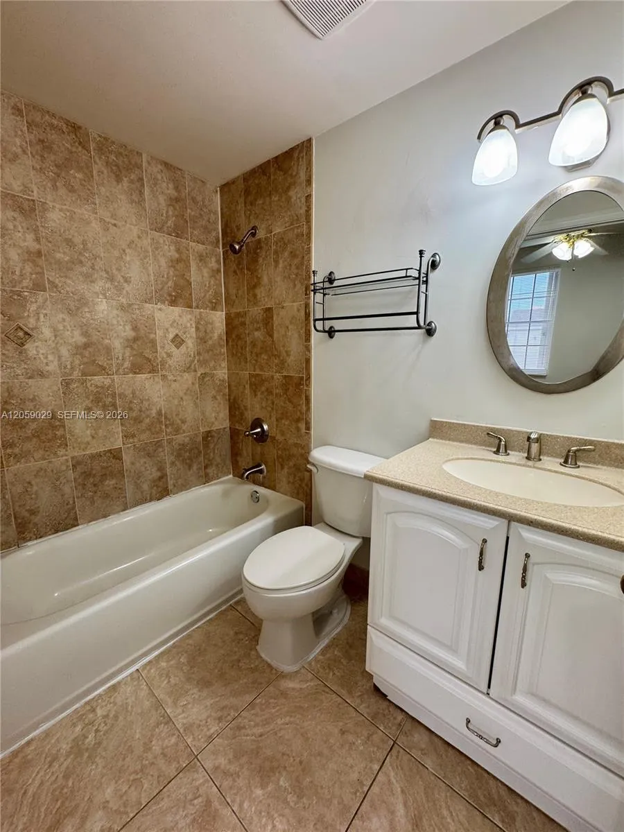 16743 Hemingway Dr #16743 Weston, FL 33326