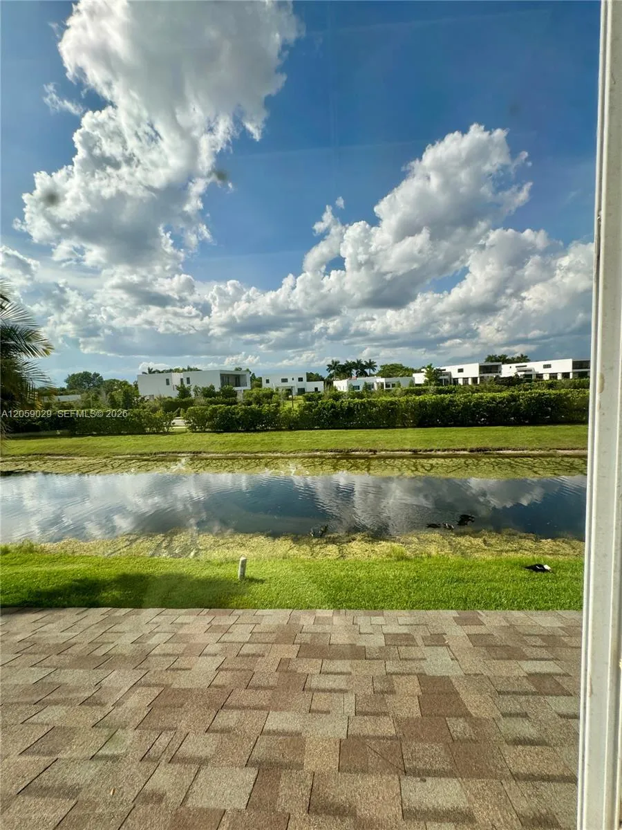 16743 Hemingway Dr #16743 Weston, FL 33326