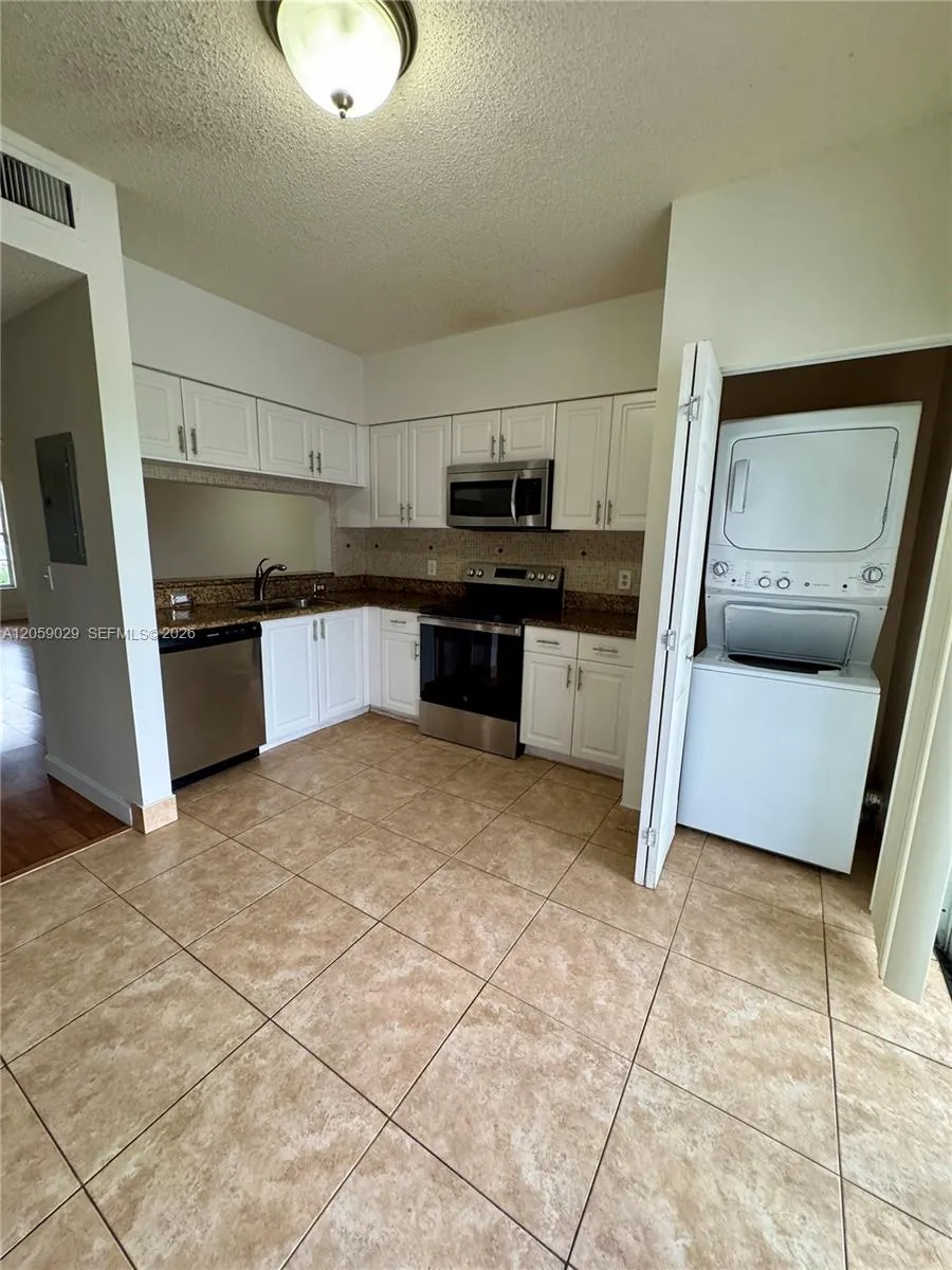 16743 Hemingway Dr #16743 Weston, FL 33326